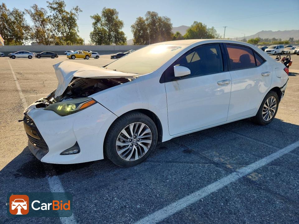 2019 TOYOTA COROLLA XLE, фото 1