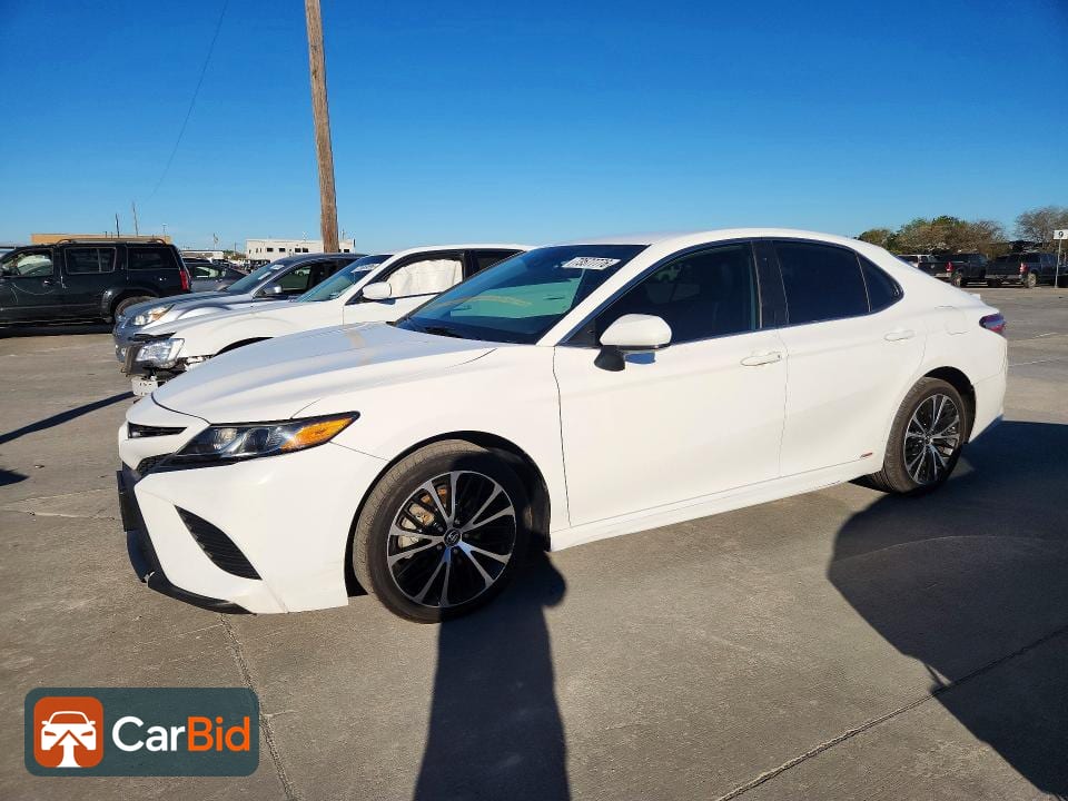 2019 TOYOTA CAMRY SE, фото 1