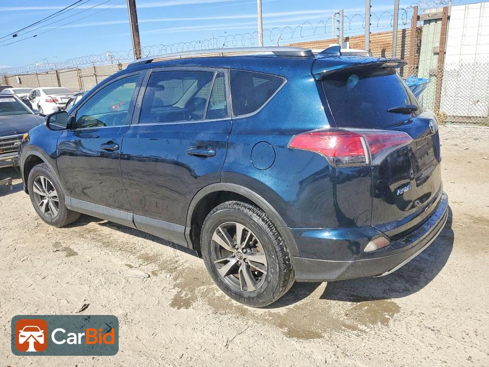2017 TOYOTA RAV4 XLE, фото 2