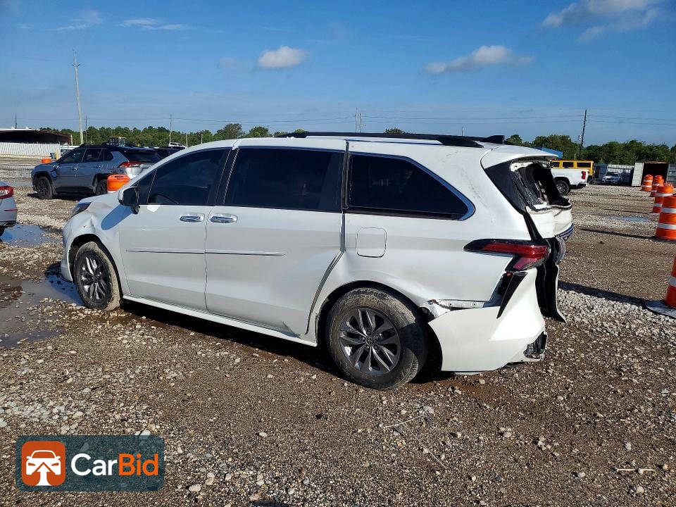 2022 TOYOTA SIENNA XLE, фото 2
