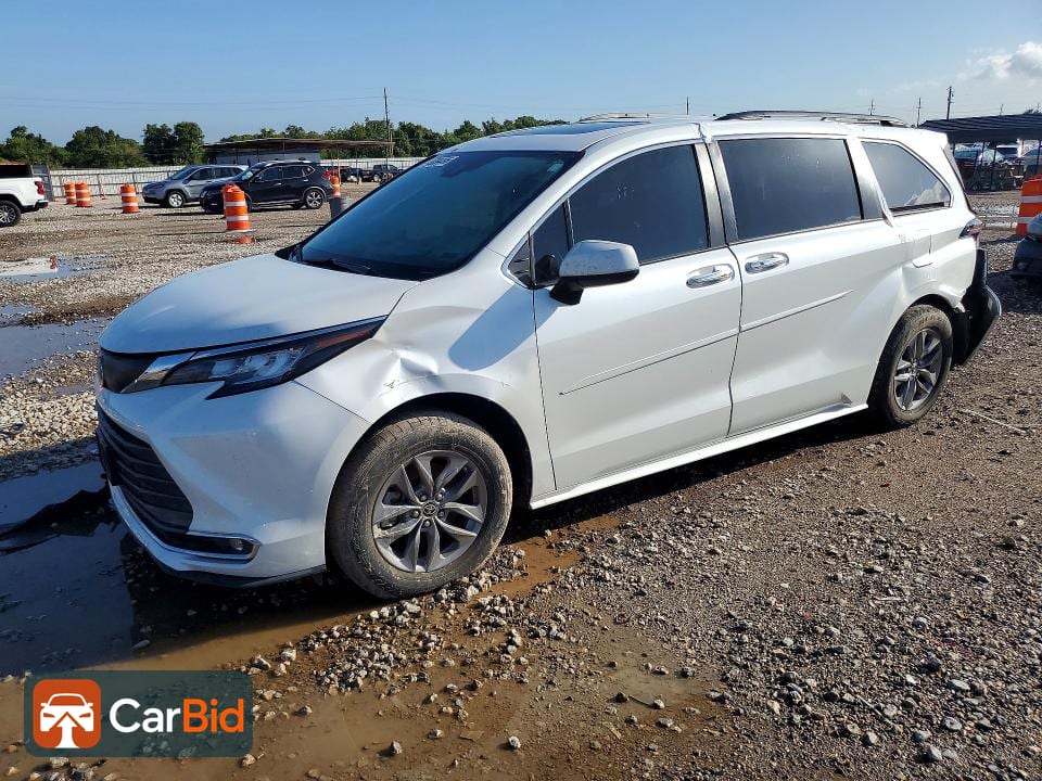 2022 TOYOTA SIENNA XLE, фото 1